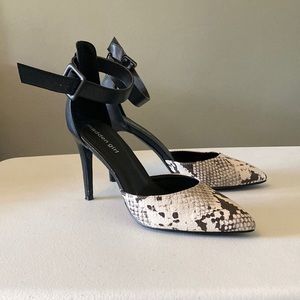 Ladies Madden Girl Snakeskin Ankle Strap 4” heels Size 8